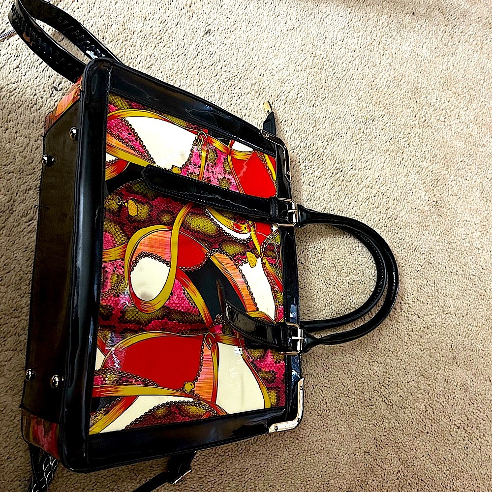 Spectacular multi colors.purchased  Pockeboolk in France... This is large size.
